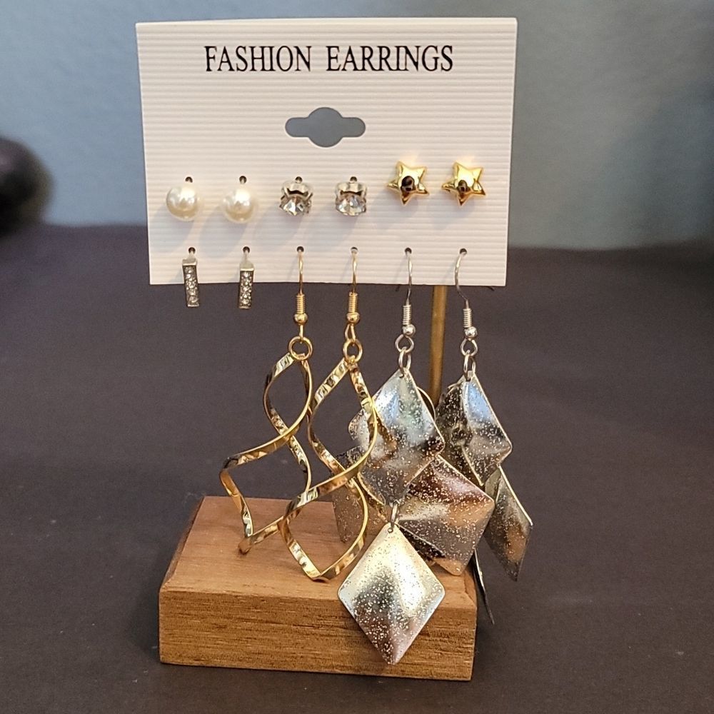 🪦 5/$30 Silver & Gold 6 Pair Earing Set
